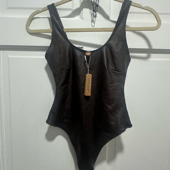 SKIMS chocolate brown wet jersey bodysuit faux leather size XXS NWT - Picture 2 of 4
